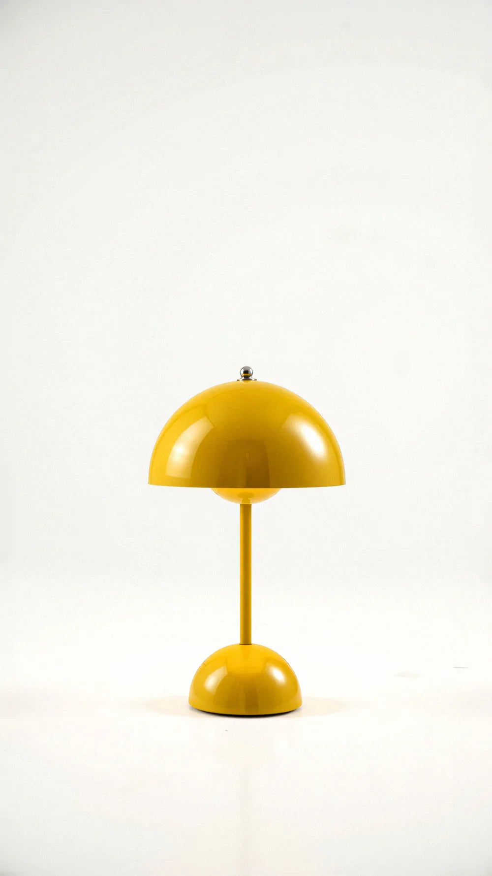 Nowoczesna bezprzewodowa lampa stołowa o okrągłym kształcie