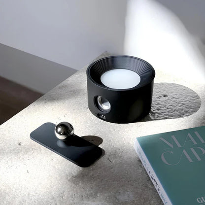 Bezprzewodowa lampa ścienna z regulowaną głowicą