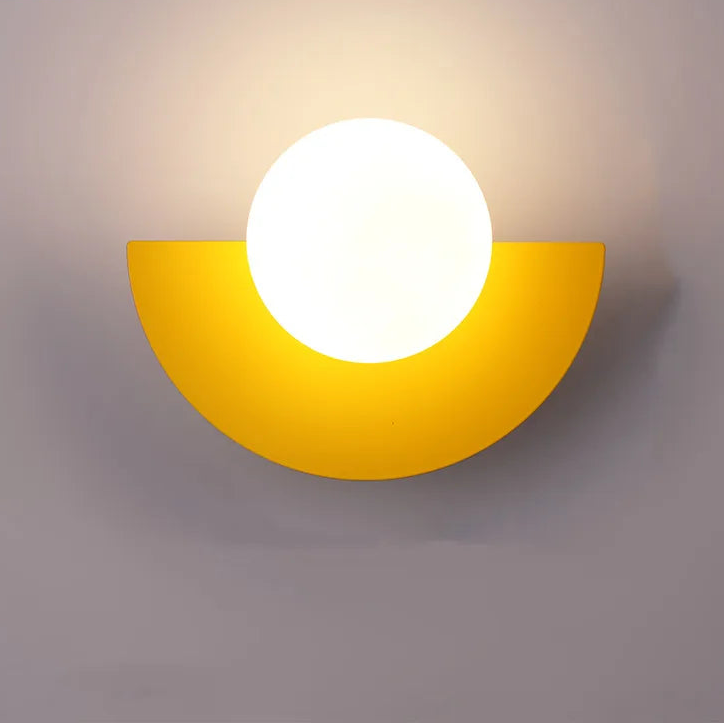 Kinkiet LED o półokrągłym kształcie