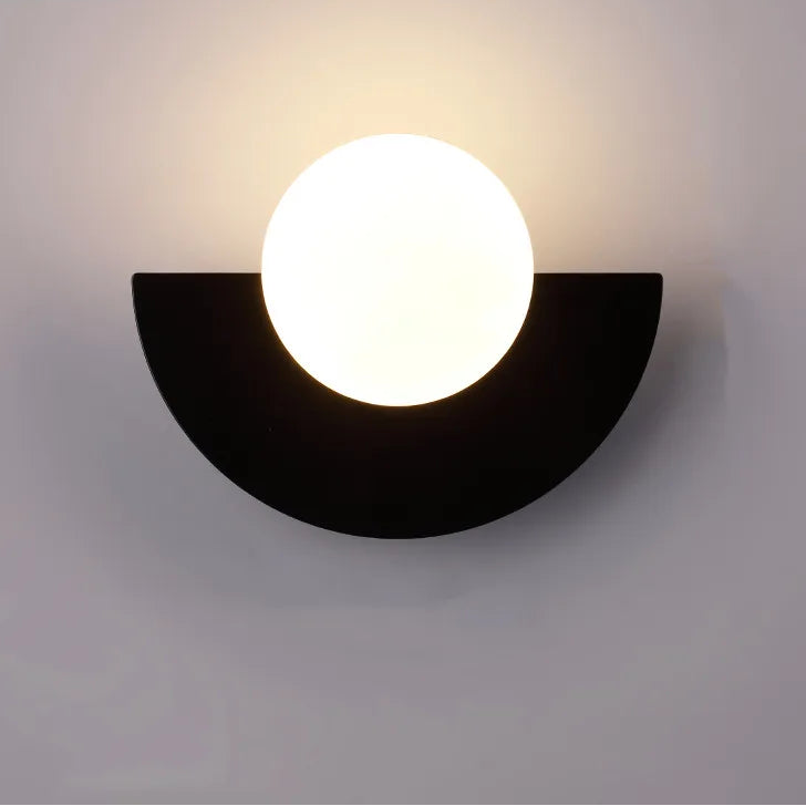 Kinkiet LED o półokrągłym kształcie