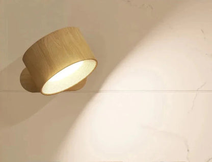 Bezprzewodowa lampa ścienna z regulowaną głowicą